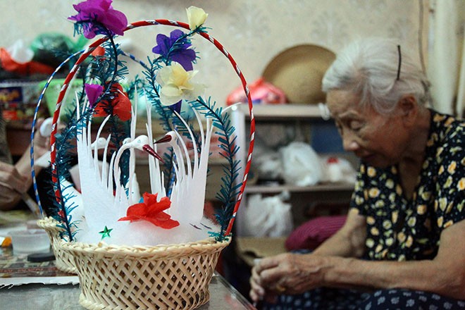 Gia dinh 70 nam “nuoi” thien nga bong giua long Ha Noi-Hinh-3